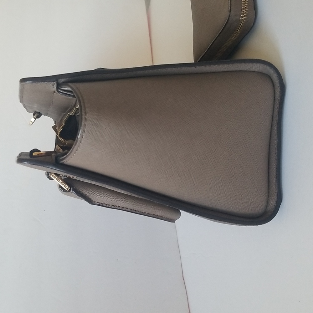 Michael kors bag - Picture 9 of 12